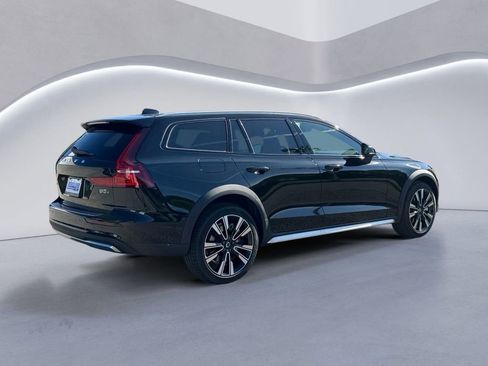 New 2026 Volvo V60 B5 Cross Country Ultra w/ Protection Package Premier image 4