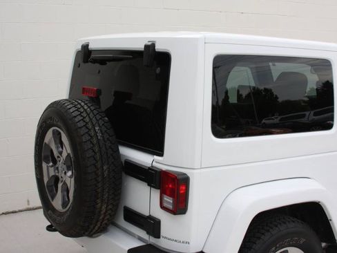 Used 2016 Jeep Wrangler Sahara AWD/4WD image 6