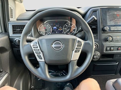 Used 2024 Nissan Titan SV AWD/4WD image 11