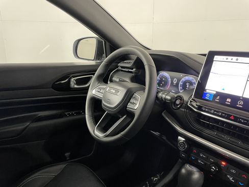 Used 2023 Jeep Compass High Altitude w/ Driver Assist Group I image 10