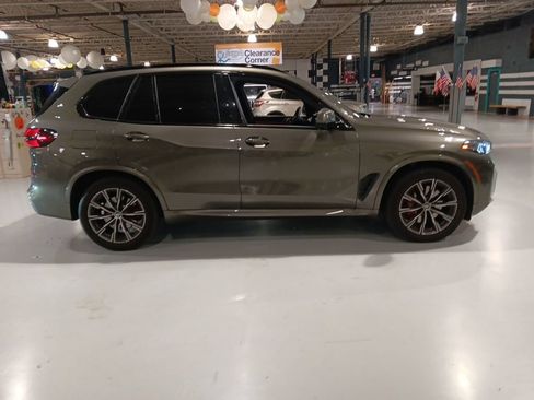 Used 2025 BMW X5 xDrive40i w/ M Sport Package AWD/4WD image 7