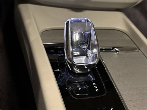 New 2025 Volvo XC60 B5 Ultra w/ Protection Package Premier AWD/4WD image 13