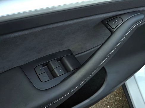 Used 2023 Tesla Model Y Long Range image 11