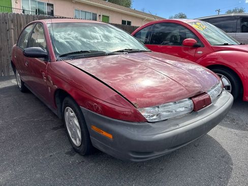 Used 1997 Saturn S-Series SL image 1