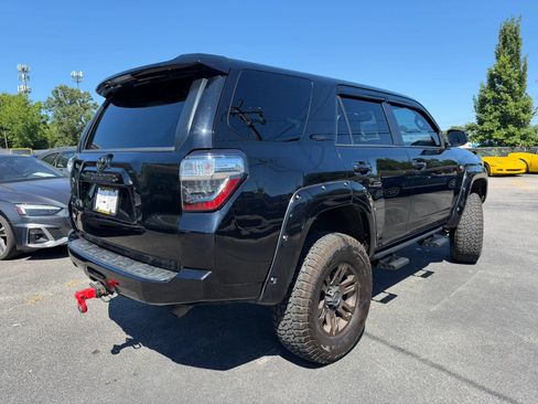 Used 2016 Toyota 4Runner SR5 AWD/4WD image 3