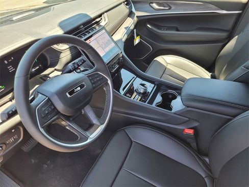 New 2025 Jeep Grand Cherokee Limited 4xe image 6