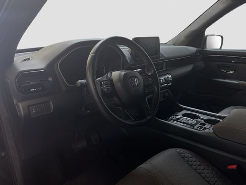 Used 2025 Honda Pilot Sport image 9