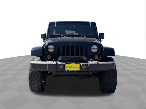 Used 2018 Jeep Wrangler Unlimited Sahara w/ Connectivity Group AWD/4WD image 8