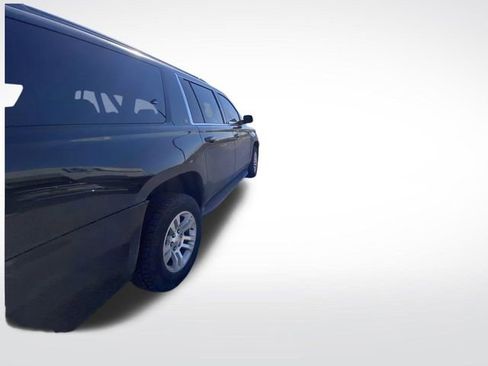 Used 2016 Chevrolet Suburban LT w/ Luxury Package image 9