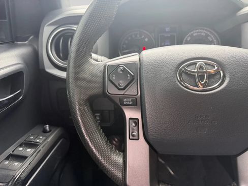 Used 2020 Toyota Tacoma TRD Off-Road w/ Technology Package AWD/4WD image 24