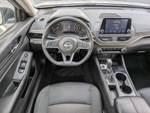 Used 2024 Nissan Altima 2.5 SV FWD image 30