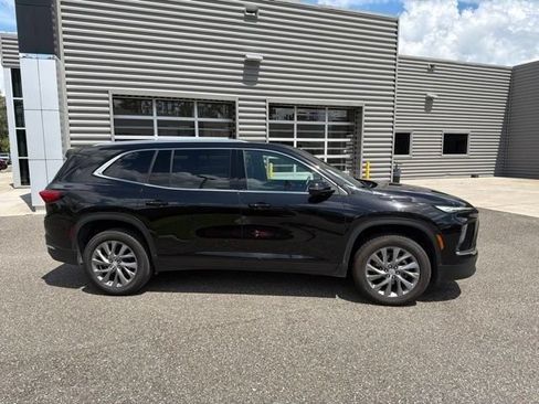 Used 2025 Buick Enclave Preferred FWD image 3