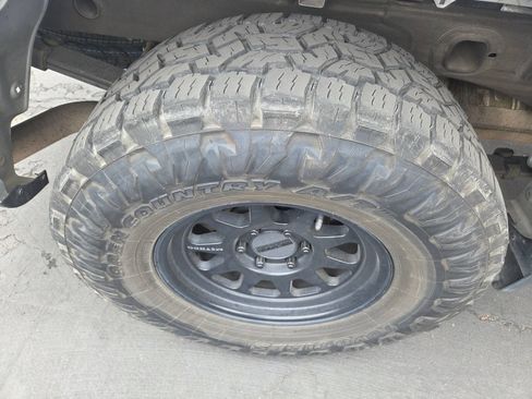 Used 2022 Chevrolet Silverado 1500 LT RWD image 5