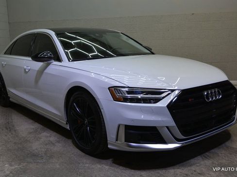 Used 2020 Audi S8 L w/ S8 Executive Package image 1