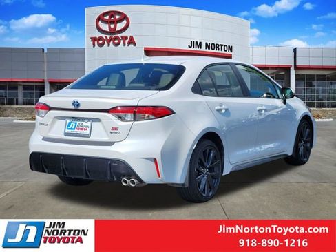 Used 2025 Toyota Corolla SE w/ SE Premium Package FWD image 6