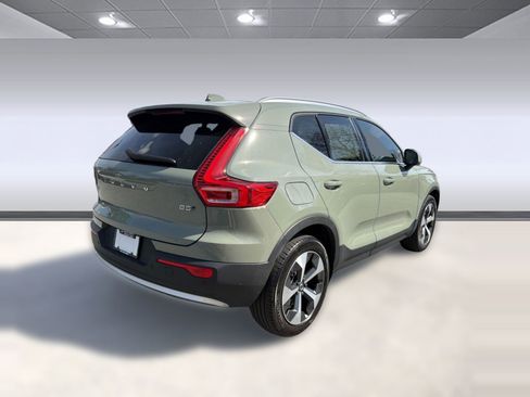 Used 2023 Volvo XC40 B5 Plus w/ Climate Package image 9