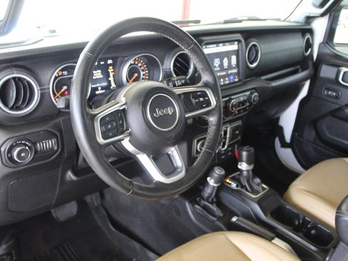 Used 2018 Jeep Wrangler Unlimited Sahara AWD/4WD image 25