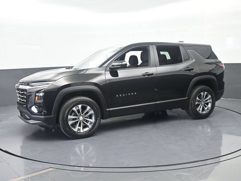 Used 2025 Chevrolet Equinox LT w/ Safety and Technology Package FWD image 2