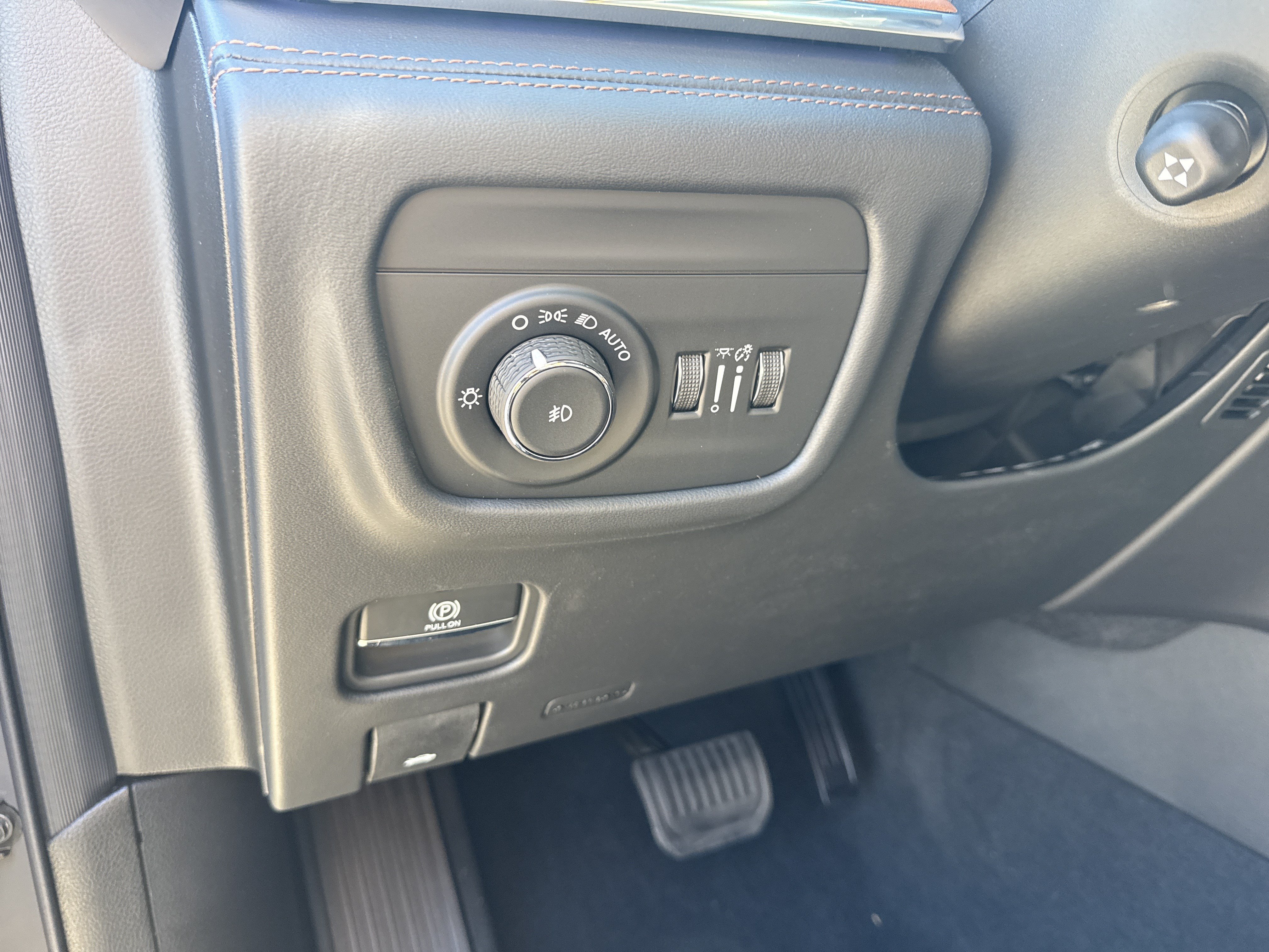 New 2027 Jeep Grand Cherokee Summit AWD/4WD image 32