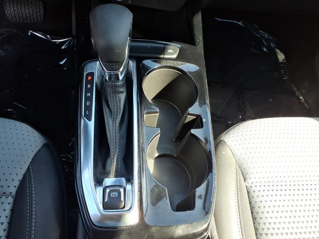 Used 2025 Chevrolet Trax LT w/ LT Convenience Package FWD image 11