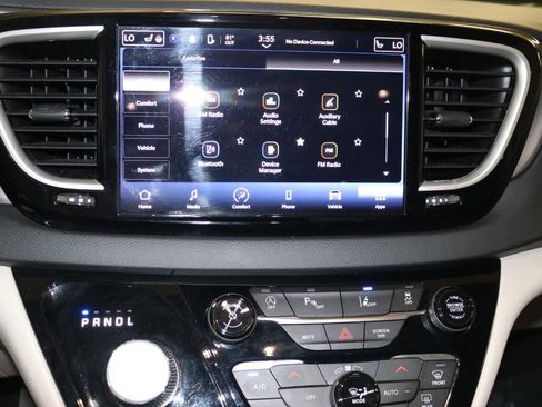 Used 2023 Chrysler Pacifica Touring-L image 70