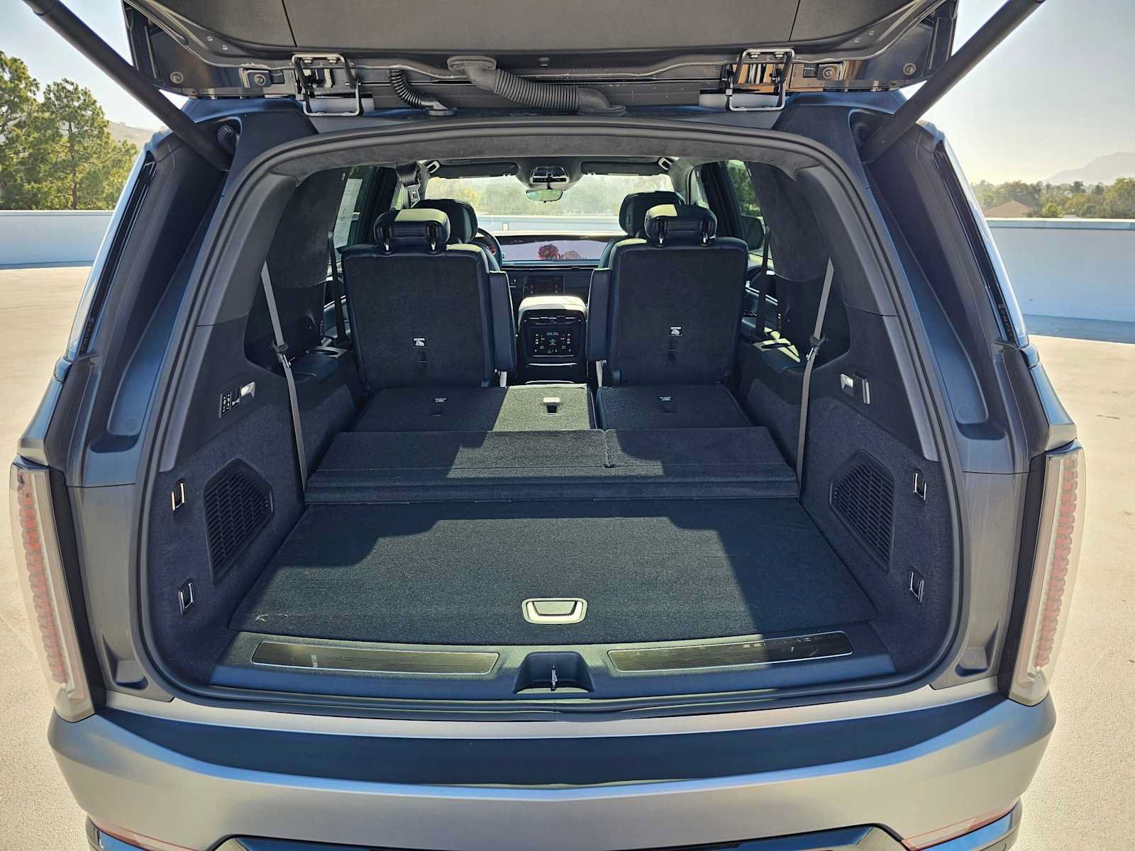 New 2026 Cadillac Escalade IQL Sport 2 w/ LPO, ONYX Package AWD/4WD image 16
