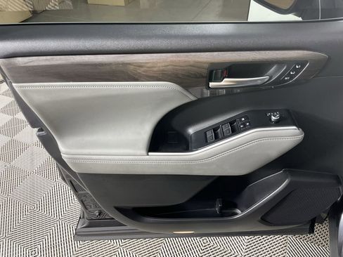 Used 2023 Toyota Highlander Platinum image 23