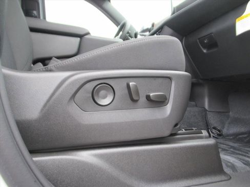 New 2025 Chevrolet Tahoe 2WD image 12