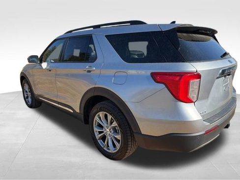 Used 2023 Ford Explorer XLT w/ Equipment Group 202A image 5