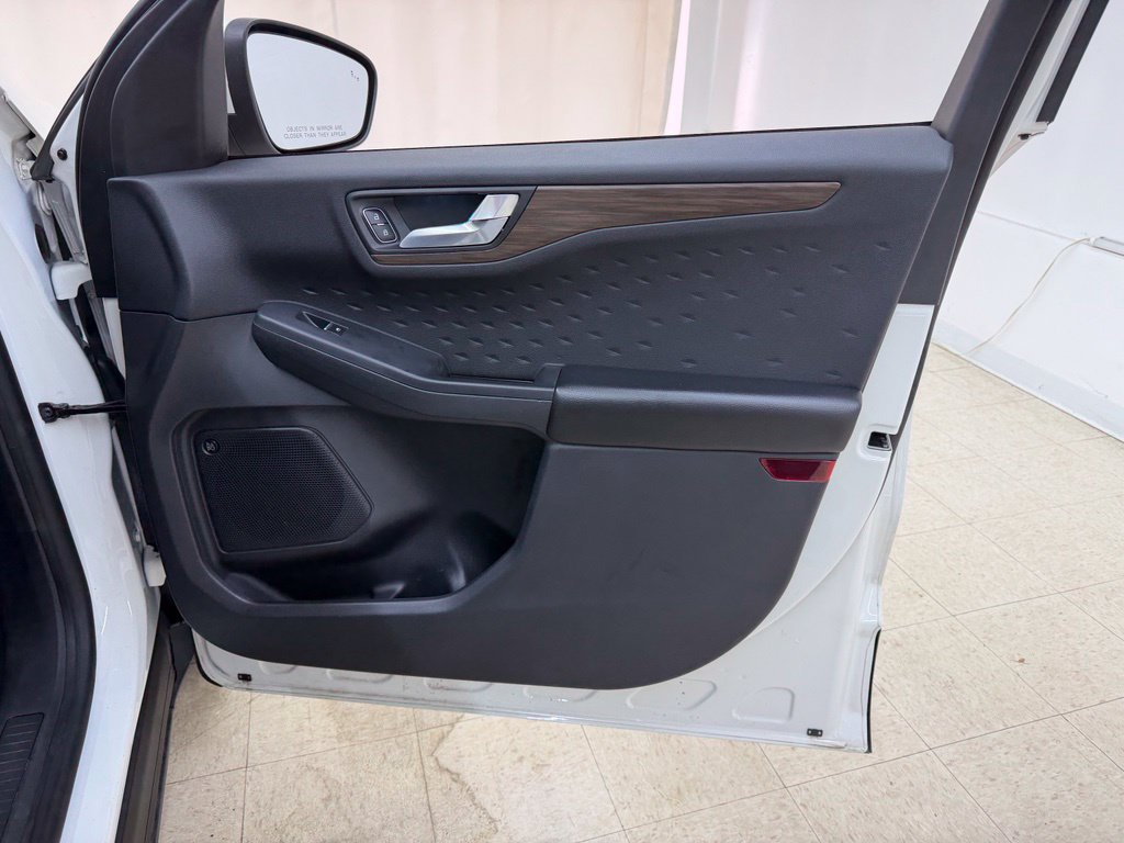 Used 2020 Ford Escape Titanium AWD/4WD image 8