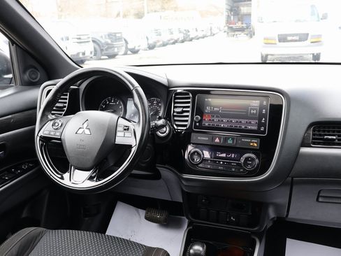 Used 2018 Mitsubishi Outlander ES image 28