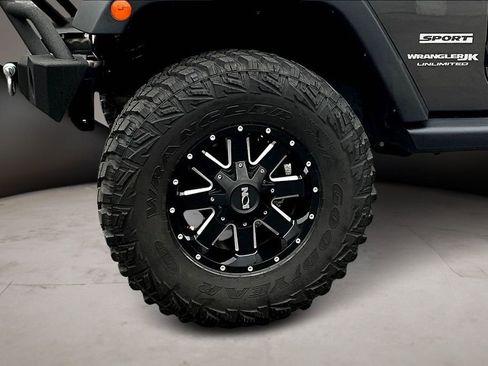 Used 2018 Jeep Wrangler Unlimited Sport S AWD/4WD image 32