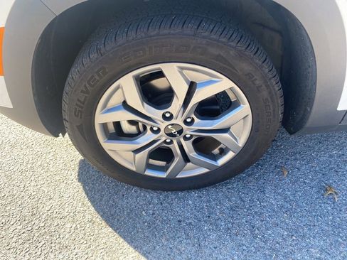 Certified 2024 Kia Seltos LX image 11