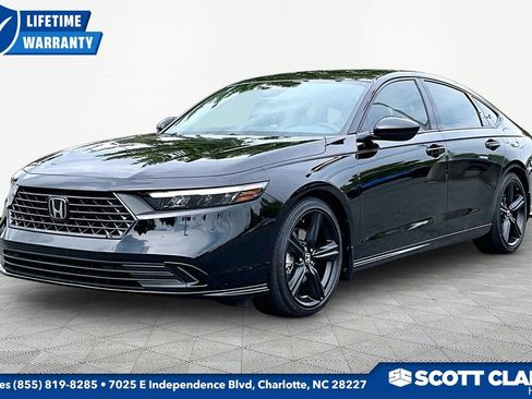 Used 2025 Honda Accord Sport image 3