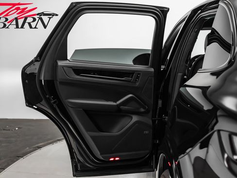 Used 2025 Porsche Cayenne GTS image 43