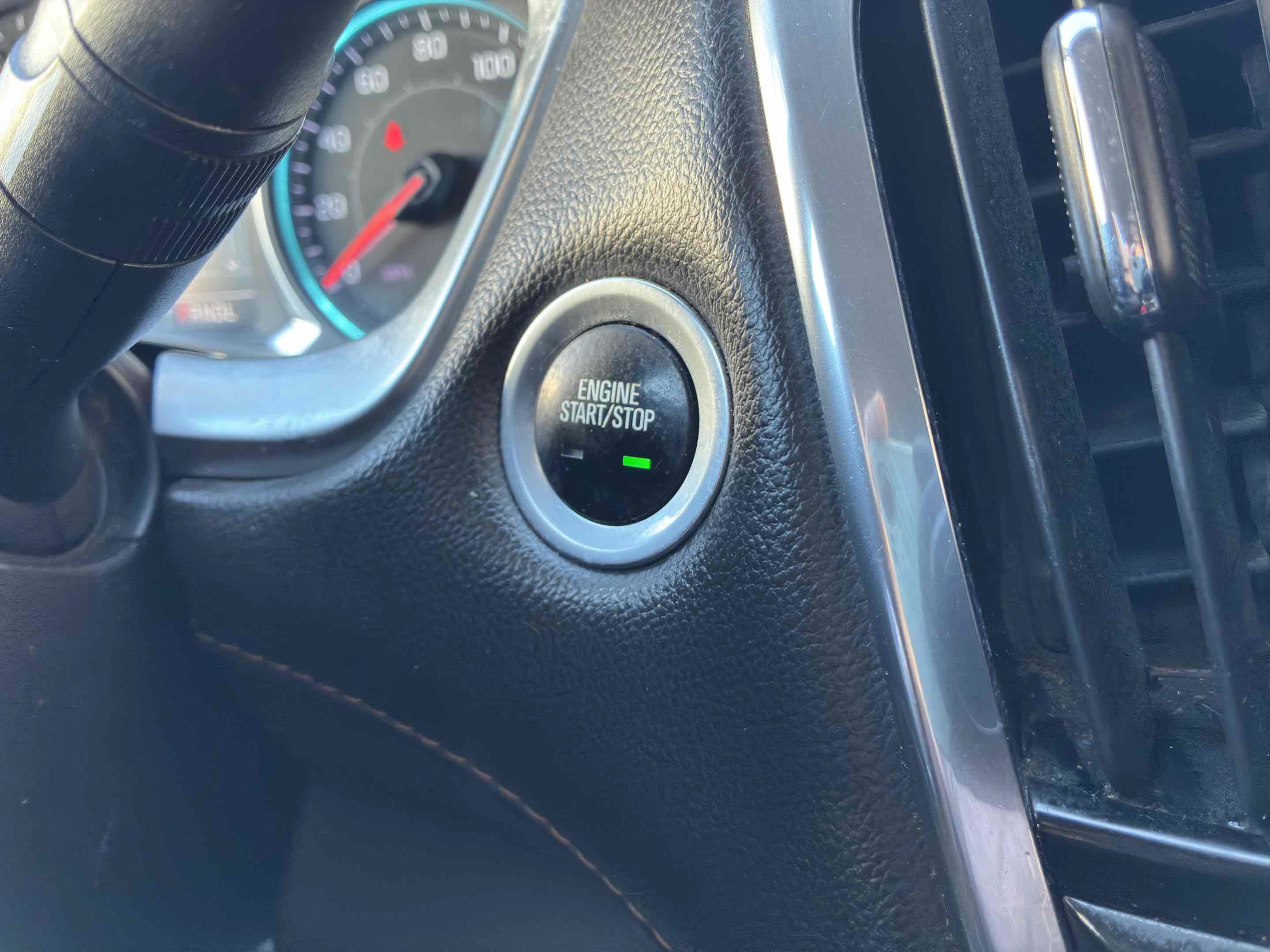 Used 2018 Chevrolet Traverse LT FWD image 34