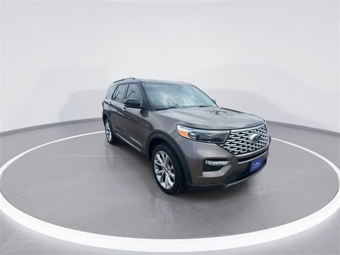 Certified 2021 Ford Explorer Platinum w/ Equipment Group 601A image 2