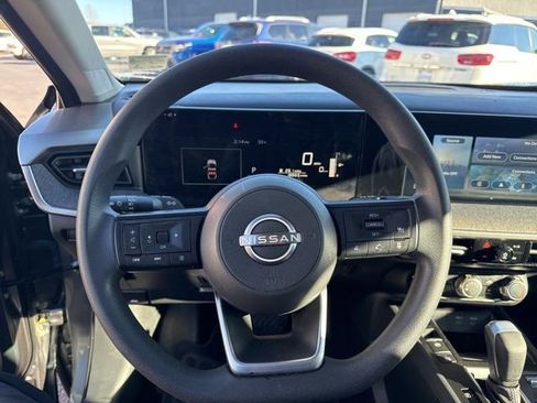 Used 2025 Nissan Kicks SV image 16