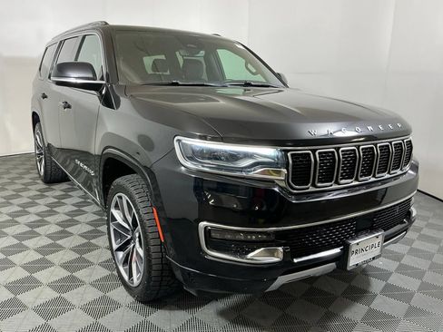 Used 2023 Jeep Wagoneer Series III w/ Premium Group I AWD/4WD image 4