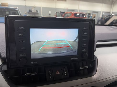 Used 2021 Toyota RAV4 XLE Premium image 21