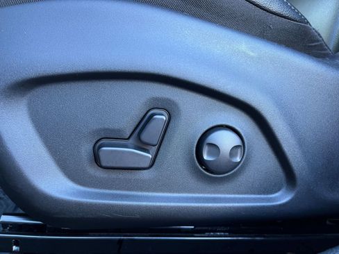 Used 2025 Jeep Compass Limited image 24