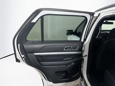 Used 2017 Ford Explorer XLT image 24
