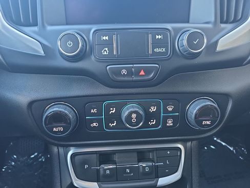 Used 2024 GMC Terrain SLT image 20