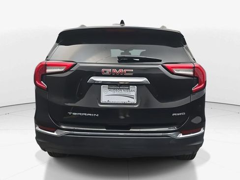 Used 2024 GMC Terrain SLT image 8