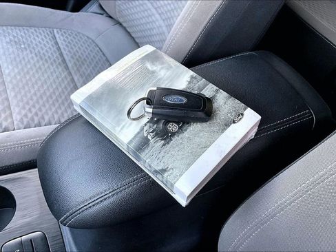 Used 2021 Ford Escape SE image 33