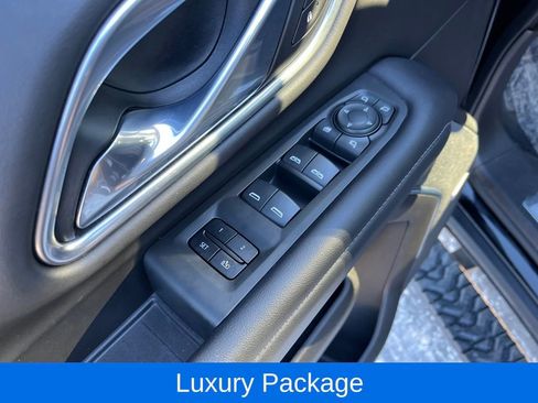 Used 2021 Chevrolet Tahoe Z71 w/ Z71 Off-Road Package image 23