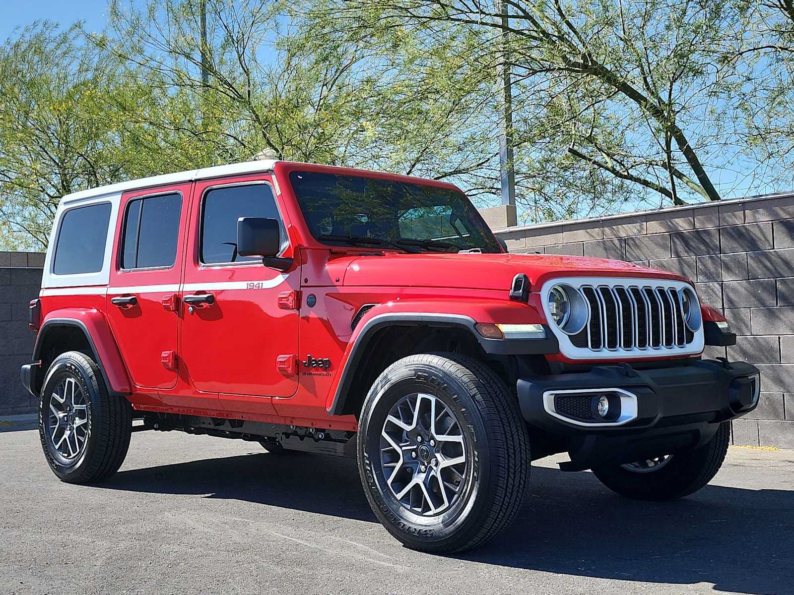 New 2026 Jeep Wrangler Unlimited Sahara w/ Whitecap Package AWD/4WD image 3