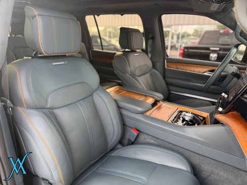 Used 2022 Jeep Grand Wagoneer Series II w/ Convenience Group III AWD/4WD image 22