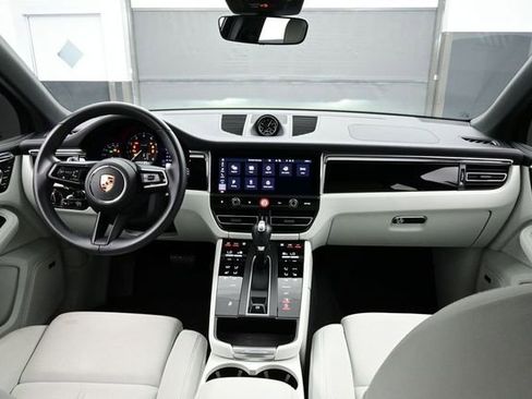 Certified 2025 Porsche Macan AWD/4WD image 20