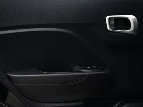 Used 2023 Hyundai Venue SEL image 25